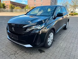 Schwarz Gebraucht 2021 Peugeot 5008 Active Van / Kleinbus | 23.299 € (Guter Preis)