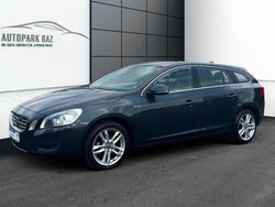 Grau Gebraucht 2012 Volvo V60 Momentum Kombi | 10.400 €