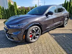 Dark matter/starlight gray Gebraucht 2022 Ford Mustang Mach-E Extended Range SUV | 39.995 € (Superpreis)