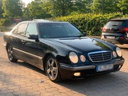 Schwarz Gebraucht 1999 Mercedes E200 Elegance Limousine | 3.250 € (Fairer Preis)