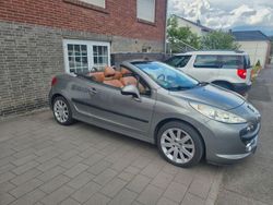 Grau Gebraucht 2008 Peugeot 207 CC Platinum Cabrio | 4.100 € (Fairer Preis)