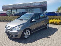 Grau Gebraucht 2011 Mercedes B180 Van / Kleinbus | 8.990 € (Teuer)