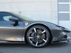 Grau Gebraucht 2021 Ferrari SF90 | 479.000 € (Fairer Preis)