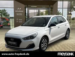 Polar white Gebraucht 2020 Hyundai i30 Edition Limousine | 15.499 € (Superpreis)