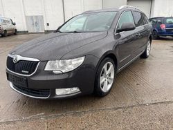 Braun Gebraucht 2011 Skoda Superb GreenLine Kombi | 6.999 € (Etwas zu teuer)