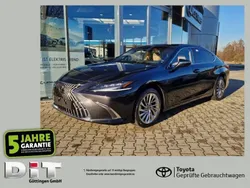 Graphite black Neu 2025 Lexus ES300H Luxury Line Limousine | 54.990 € (Fairer Preis)