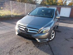 Mountaingrau Gebraucht 2014 Mercedes B180 Van / Kleinbus | 8.999 € (Guter Preis)