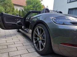 Grau Gebraucht 2024 Porsche 718 Boxster GTS Cabrio | 104.718 € (Fairer Preis)