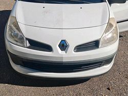 Weiß Gebraucht 2009 Renault Clio II Kleinwagen | 1.300 €