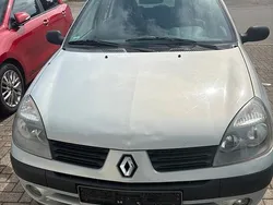 Silber Gebraucht 2004 Renault Clio II Kleinwagen | 1.400 €