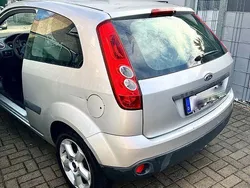 Silber Gebraucht 2006 Ford Fiesta Kleinwagen | 700 € (Guter Preis)