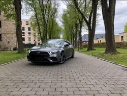 Grau Gebraucht 2019 Mercedes A200 AMG line Limousine | 21.999 € (Guter Preis)