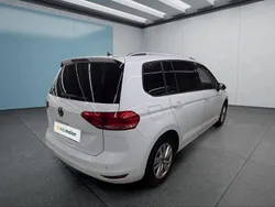 Weiß Gebraucht 2024 VW Touran Van / Kleinbus | 34.799 € (Fairer Preis)