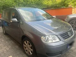 Grau Gebraucht 2005 VW Touran Trendline Van / Kleinbus | 700 € (Superpreis)