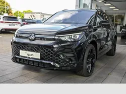 Deep black perleffekt Gebraucht 2024 VW Tiguan R-line SUV | 54.990 €