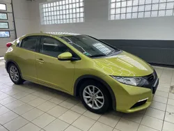 Gelb Gebraucht 2014 Honda Civic Comfort Limousine | 9.600 € (Fairer Preis)