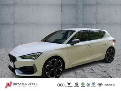 "candy" weiss Gebraucht 2022 Cupra Leon VZ Limousine | 29.930 € (Fairer Preis)