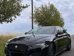 Schwarz Gebraucht 2023 Jaguar XE R-Dynamic Limousine | 45.000 €