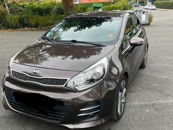 Braun Gebraucht 2015 Kia Rio Kleinwagen | 11.200 € (Etwas zu teuer)