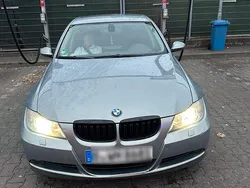 Grau Gebraucht 2006 BMW 325 Limousine | 4.500 €