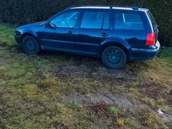 Schwarz Gebraucht 2003 VW Golf IV Trendline Kombi | 700 € (Superpreis)