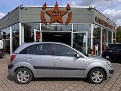 Diamantsilber met. Gebraucht 2006 Kia Rio EX Limousine | 1.950 € (Guter Preis)
