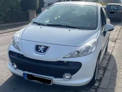 Weiß Gebraucht 2009 Peugeot 207 Limousine | 4.200 € (Fairer Preis)