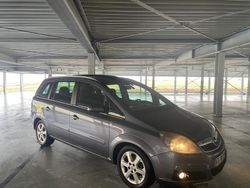 Grau Gebraucht 2008 Opel Zafira Family Van / Kleinbus | 3.100 € (Fairer Preis)