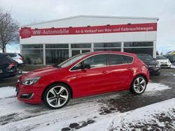 Rot Gebraucht 2013 Opel Astra Innovation Limousine | 7.999 € (Etwas zu teuer)