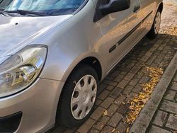 Silber Gebraucht 2006 Renault Clio III Limousine | 1.600 € (Teuer)