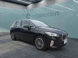 Schwarz Gebraucht 2023 BMW 218 Active Tourer Luxury Line Van / Kleinbus | 29.480 € (Fairer Preis)