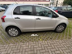 Grau Gebraucht 2009 Toyota Yaris Kleinwagen | 2.700 € (Fairer Preis)