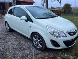 Weiß Gebraucht 2011 Opel Corsa Kleinwagen | 2.800 € (Fairer Preis)