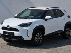 Schneeweiß Gebraucht 2024 Toyota Yaris Hybrid Team SUV | 27.490 € (Guter Preis)