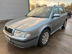 Grau Gebraucht 2003 Skoda Octavia Ambiente Kombi | 1.790 € (Fairer Preis)