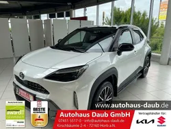 Weiss Gebraucht 2022 Toyota Yaris Hybrid Limousine | 26.980 €