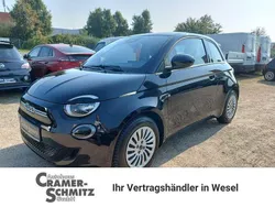 Schwarz Gebraucht 2022 Fiat 500e Action Limousine | 17.791 € (Etwas zu teuer)