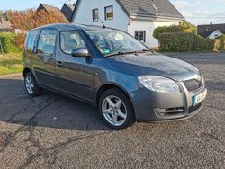 Grau Gebraucht 2008 Skoda Roomster Kombi | 3.100 € (Teuer)