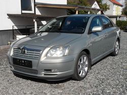 Grün Gebraucht 2005 Toyota Avensis Executive Kleinwagen | 4.490 € (Etwas zu teuer)