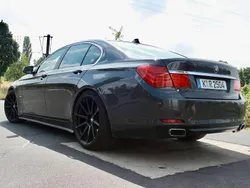 Grau Gebraucht 2010 BMW 740 Limousine | 13.500 € (Guter Preis)