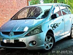 Grau Gebraucht 2004 Mitsubishi Grandis Intense Van / Kleinbus | 2.300 € (Etwas zu teuer)