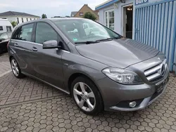 Mountaingrau Gebraucht 2012 Mercedes B180 Van / Kleinbus | 9.800 € (Fairer Preis)