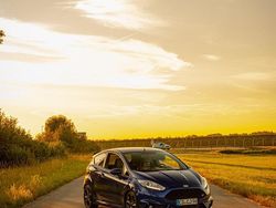 Blau Gebraucht 2015 Ford Fiesta ST Kleinwagen | 9.600 € (Etwas zu teuer)