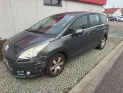 Grün Gebraucht 2011 Peugeot 5008 Limousine | 1.300 € (Superpreis)