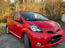 Rot Gebraucht 2009 Toyota Aygo Kleinwagen | 2.099 € (Fairer Preis)