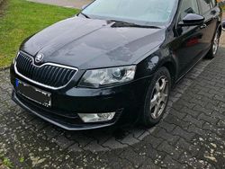 Schwarz Gebraucht 2014 Skoda Octavia Kombi | 7.200 € (Guter Preis)
