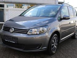 Grau Gebraucht 2015 VW Touran Van / Kleinbus | 10.580 € (Fairer Preis)
