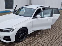 Weiß Gebraucht 2021 BMW 320 M Sport Kombi | 29.500 € (Fairer Preis)