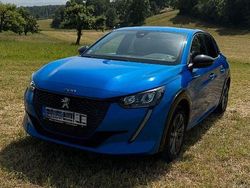 Blau Gebraucht 2023 Peugeot e-208 Allure Kleinwagen | 15.900 € (Guter Preis)