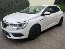 Weiß Gebraucht 2018 Renault Mégane IV Life Limousine | 7.998 € (Superpreis)